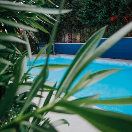 Casa Ro-ma, Seaside With A Heated Pool * Banjole
