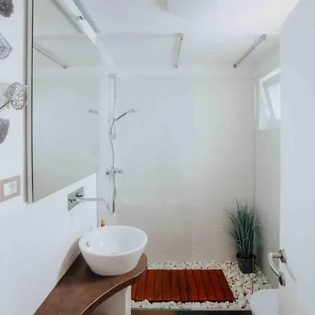 Villa Casa Ro-ma, Seaside With A Heated Pool Banjole