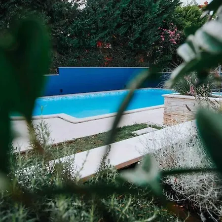 Villa Casa Ro-ma, Seaside With A Heated Pool