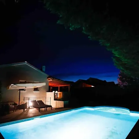 Casa Ro-ma, Seaside With A Heated Pool Banjole
