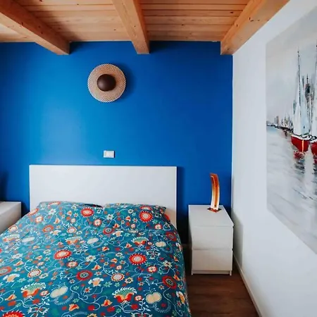 Casa Ro-ma, Seaside With A Heated Pool באניולה